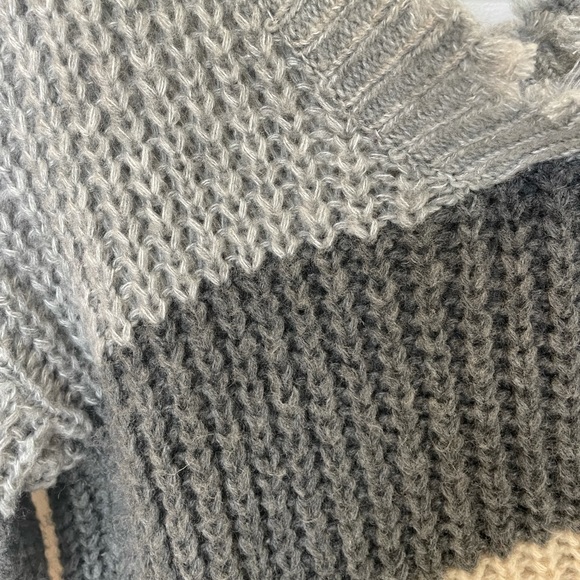 Color Block Ripped Sweater - Picture 5 of 7